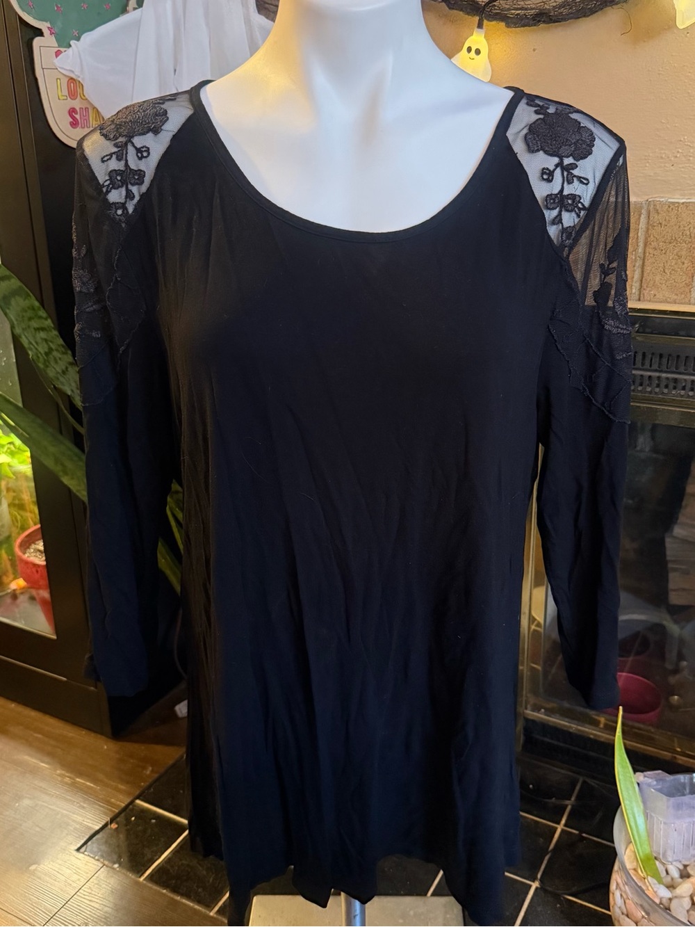 Black long sleeve blouse with floral lace on the shoulders, size XXL #goth